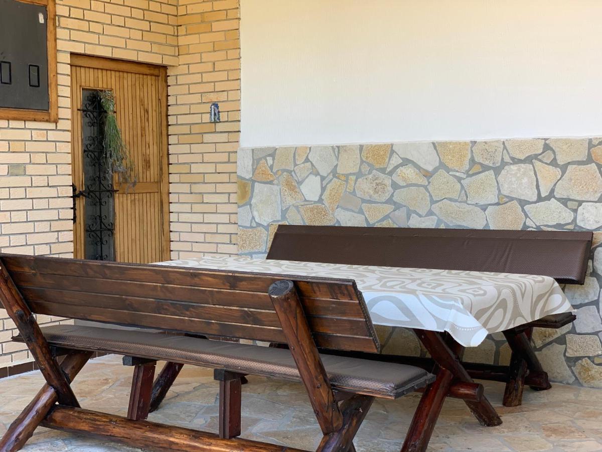 Holiday Home Bratica อุลซิน ภายนอก รูปภาพ